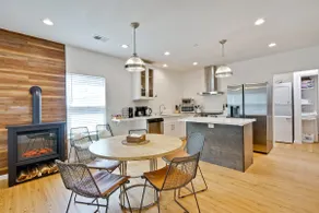 Downtown 3B/3b kids friendly home - Image 4
