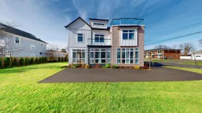 Deluxe 6BR House w/ Private Garden, 2 min to Beach - Image 2
