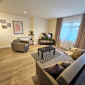 Carrick - Town Centre Apartment - Image 5