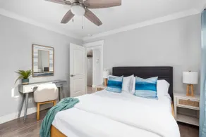 Beachy bungalow close to downtown, tin city & more - Image 5