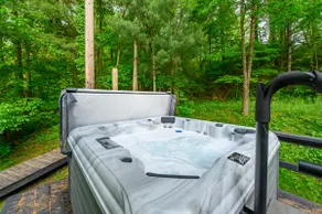 Creekside bungalow with a hot tub, walking distance to downtown Nashville  - Image 4