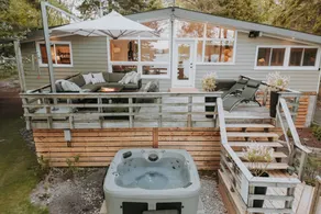 6BR, Hot Tub, Lakefront - Muskoka Sunset Retreat - Image 2