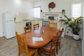 Clifford’s Cottage – Spacious 3BR | Free Parking - Image 4