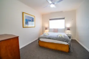 Clifford’s Cottage – Spacious 3BR | Free Parking - Image 3