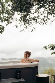 Black Glass Haus Sunset, Hot-Tub - Image 3