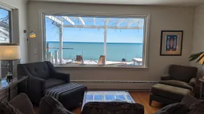 Scenic Waterfront Lake Michigan Escape - Image 2