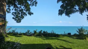 Scenic Waterfront Lake Michigan Escape - Image 5