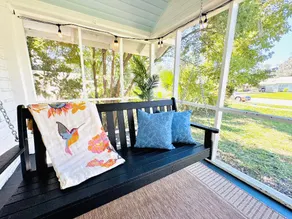 Twelve Palms Cottage-Downtown near golf+beaches! - Image 3