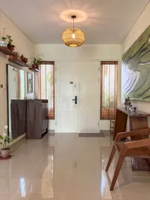 Cozy Botanical Garden House - Image 3