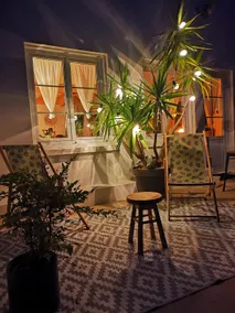 Cabin-style, close to the sea. - Image 4