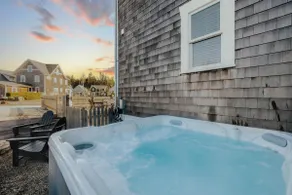 5 min. Walk to Town, Bikes, Fenced Yard + Hot Tub - Image 2