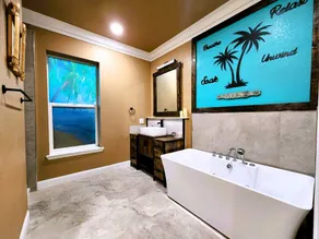 Tropical Spa Studio, Jacuzzi, Kitchen, Sparks - Image 4