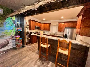 Tropical Spa Studio, Jacuzzi, Kitchen, Sparks - Image 2