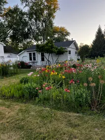 Flower Field Cottage Near Geneva Lake - Image 2