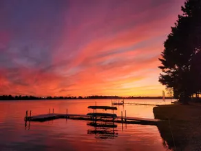 Spacious Lakefront Living Without the Noise - Image 2