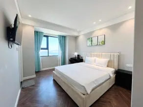 Large Modern 2BR Apt, Separate Bathrooms, 75sqm - Image 5