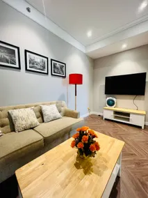 Large Modern 2BR Apt, Separate Bathrooms, 75sqm - Image 3