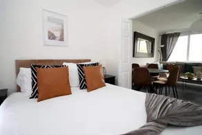 3 Bed Flat • Cardiff Bay • Free Parking • Balcony - Image 4