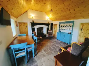 ”Muldoons Cottage” Westport - Image 3