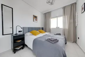 Cabo Roig 1 Bed Apt, vistas al mar, piscina comunitaria, diversión, comida y entretenimiento - Image 4