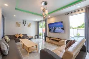 6BR Pool Villa - Karaoke and Pool Table near Golf - Image 3