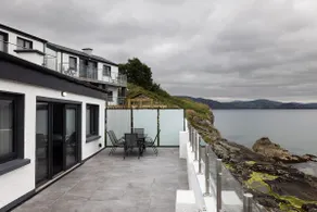 Pierside Apartments Deluxe Accommodation - Image 3