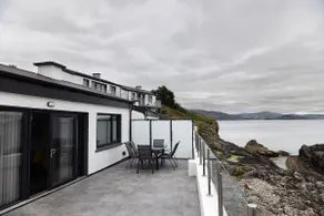 Pierside Apartments Deluxe Accommodation - Image 4