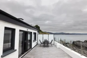 Pierside Apartments Deluxe Accommodation - Image 2