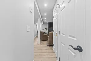 Convenient 3BR Apt in So. Burlington - Image 4