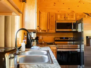 ”Chantilly Ridge” - A Quiet Mtn Getaway w/ Hot Tub - Image 5
