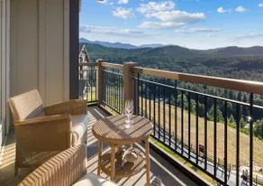 5th Flr Premier 1Bdr•Deck•Fireplace•River Views - Image 3