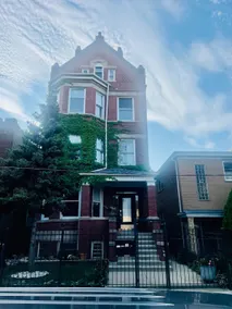 Large 3BR /2BA Duplex• King • Parking - Image 3