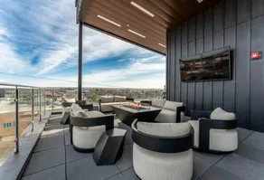 Upscale 1 Bedroom Apt - Pool/Hot Tub/Gym/EV - Image 3