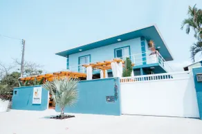 Beach house with bathtub / home theater, just for couples! - Image 5