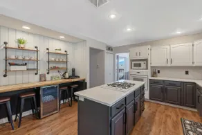 Huge Home, Pool Table, Hot Tub - Image 2