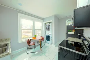 1-BR Modern Cincinnati Retreat w/ Parking - Image 3