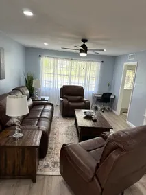 Elegant Spacious 3 Bedroom Home fenced back yard and Garage - Image 3