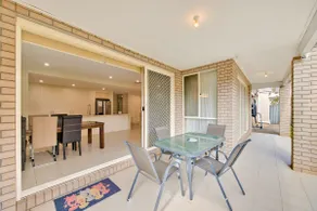 Lakeside House in Manor Lakes - Image 4