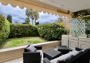Beachfront • Terrace • Beach within walking distance • 4 people - Image 2