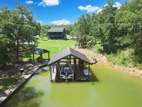 Lakefront 2-story home - Image 1
