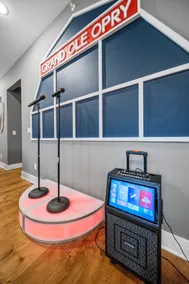 Private Rooftop, Karaoke FUN & More | Sleeps 10+ - Image 2