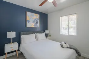 Luxurious 3BD House| Central PHX | Free Parking - Image 2