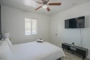 Luxurious 3BD House| Central PHX | Free Parking - Image 3