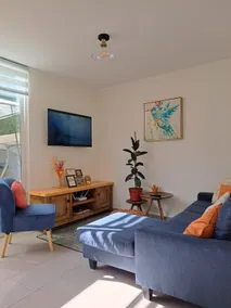 Home & Wine - Image 2