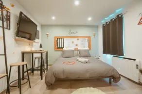 ”The Cocoon” with Jacuzzi and Parking Space - Image 3