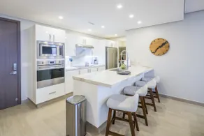 Luxury 2-Bed Condo At Encantame Towers - Image 4