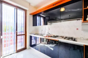 Stylish & Spacious Townhouse - Walk to Beach & Town - Image 4