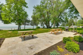 Beachfront Lake Cottage- Kayaks/Firepit/Stargazing - Image 3