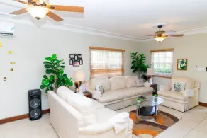 3 Bd Home w/ Pool, Starlink - 10 Min from Airport - Image 2