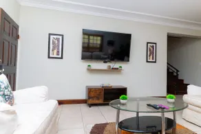 3 Bd Home w/ Pool, Starlink - 10 Min from Airport - Image 5